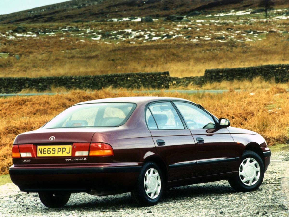 Toyota carina e лифтбек